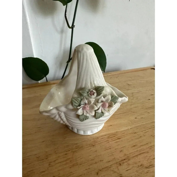 Vintage K’s collection ceramic basket of flowers - Picture 1 of 7